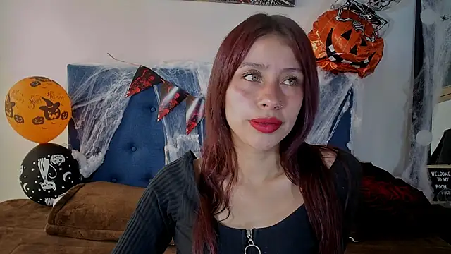 Snapshot of Sofiia_Tay chatting on October 2025 01:33:02 PM Sofiia Tay online show from October 2025 01:33:02 PM