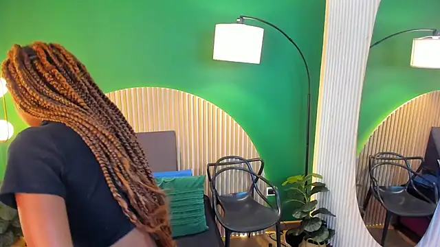 halleylorens online show from September 2025 06:02:01 PM