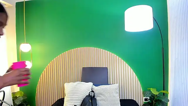 halleylorens online show from December 2025 06:47:02 PM