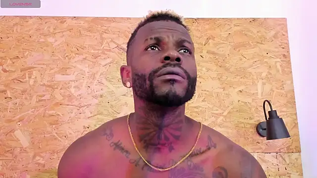 santiblack7 online show from October 2025 06:31:01 PM