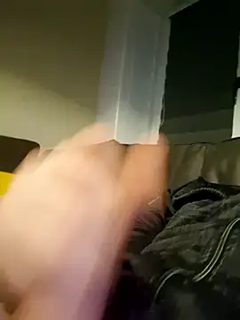 Snapshot of svenni2525 chatting on October 2025 12:01:02 AM svenni2525 online show from October 2025 12:01:02 AM