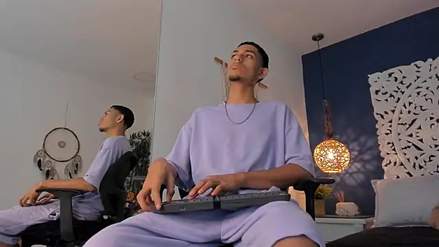 Adonis WB online show from October 2025 09:47:02 PM