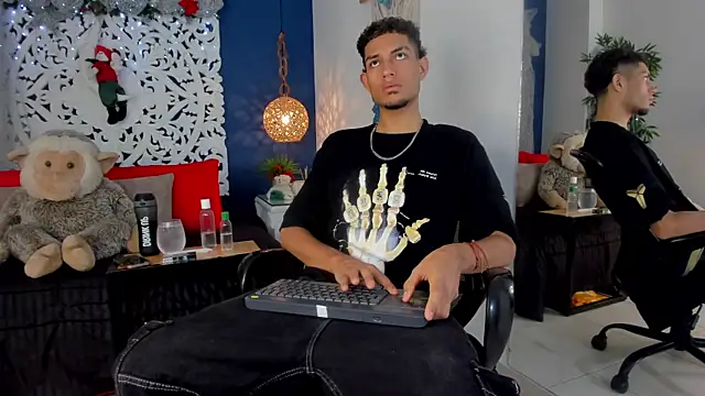 Adonis WB online show from December 2025 04:29:01 AM