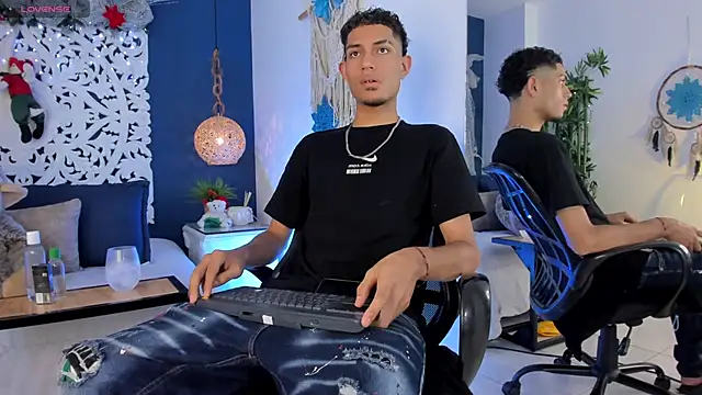 Adonis WB online show from December 2025 07:42:02 PM