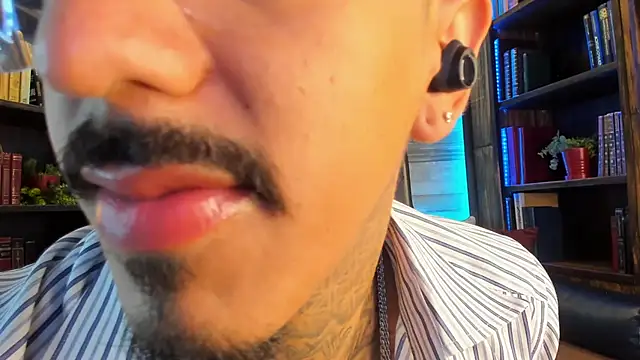 Donovan Desmond online show from October 2025 08:49:01 PM