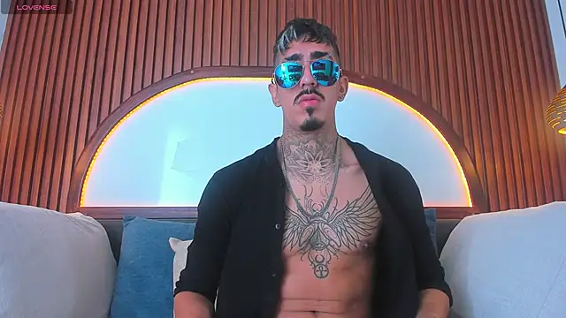 Donovan Desmond online show from October 2025 04:02:02 PM