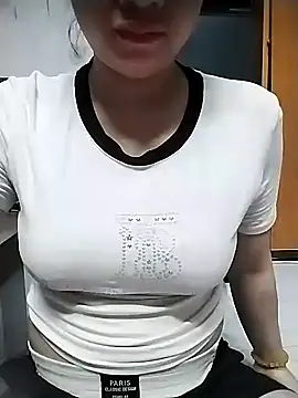 Snapshot of Mie_rose chatting on May 2026 01:21:02 PM Mie rose online show from May 2026 01:21:02 PM