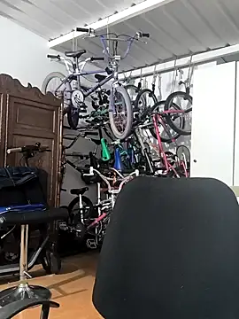 RejoinedLescol online show from September 2025 04:25:01 AM