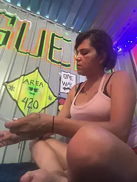Snapshot of intoxicated13 chatting on June 2026 04:45:01 PM intoxicated13 online show from June 2026 04:45:01 PM