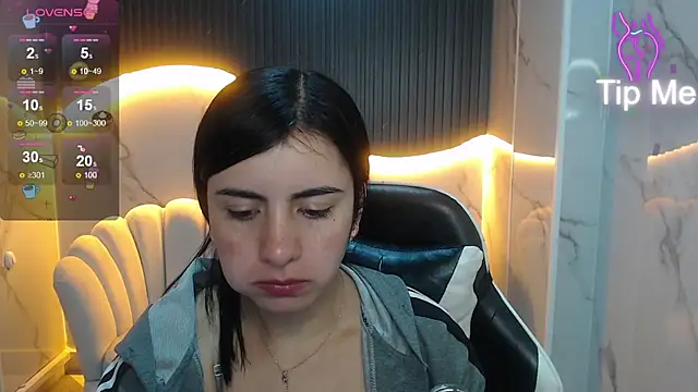 Eilyn love b online show from October 2025 12:49:02 PM