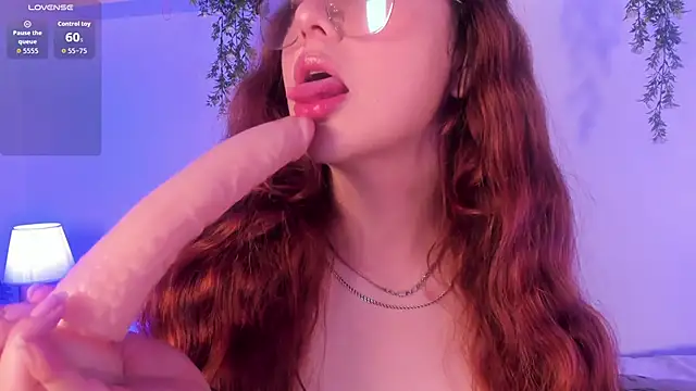 Nicolle Evanss  online show from November 2025 04:44:02 AM