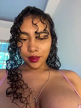 Snapshot of SophieD chatting on May 2026 01:06:01 PM SophieD online show from May 2026 01:06:01 PM
