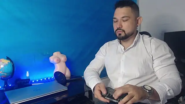 Felipe Quiroz1 online show from September 2025 11:45:01 AM
