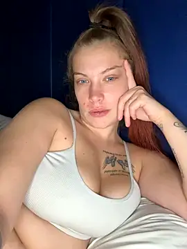 Snapshot of LittleRedMilf chatting on September 2025 09:27:02 PM LittleRedMilf online show from September 2025 09:27:02 PM