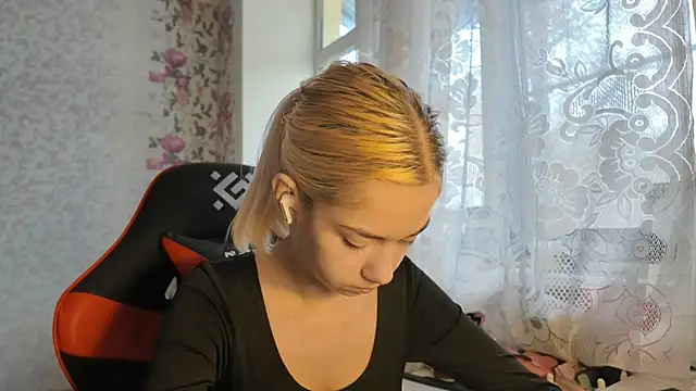 Witching Moon online show from November 2025 07:41:02 AM