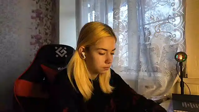 Witching Moon online show from November 2025 07:40:01 AM