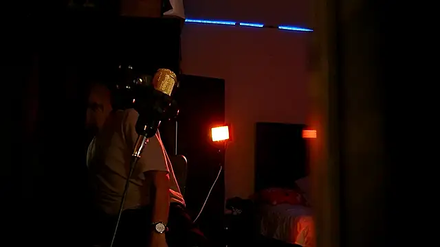 AlphaMasterXxx online show from November 2025 08:24:02 PM