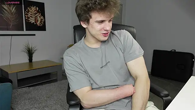 Snapshot of Ricky_Becko chatting on October 2025 07:21:01 PM Ricky Becko online show from October 2025 07:21:01 PM