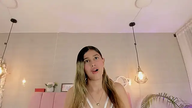 im sofii18 online show from September 2025 07:39:01 PM