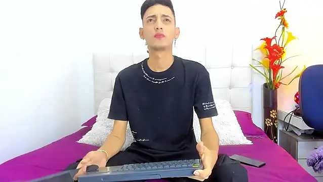 EithamDawson online show from September 2025 01:46:01 PM