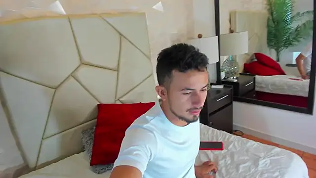 Valentiinoss online show from September 2025 11:43:02 AM