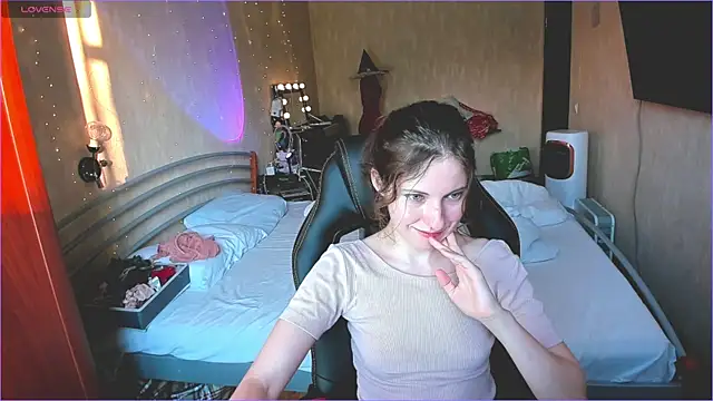 Agata in Wonderland online show from September 2025 01:56:01 PM