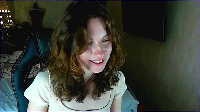 Agata in Wonderland online show from October 2025 02:47:02 PM