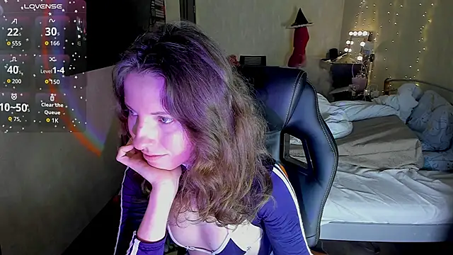 Agata in Wonderland online show from November 2025 01:44:01 PM