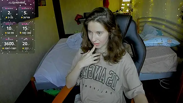 Agata in Wonderland online show from November 2025 12:27:01 PM