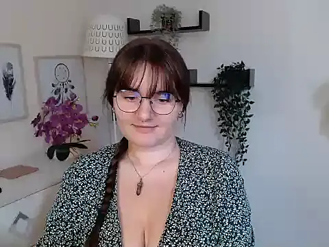 Julie Diamond online show from September 2025 12:39:01 PM