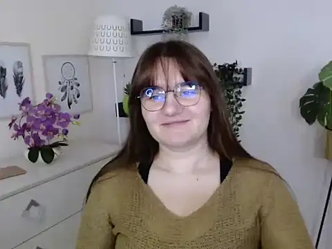 Julie Diamond online show from October 2025 12:30:02 PM