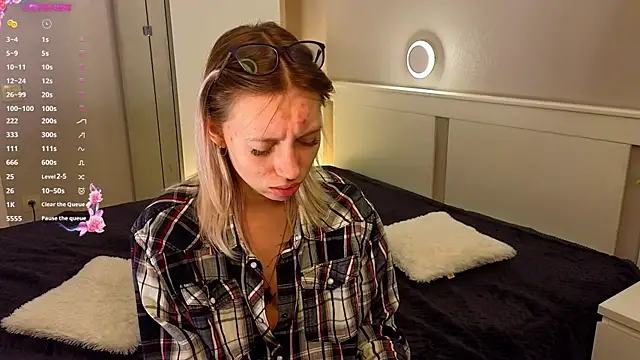 NyxaThorn online show from September 2025 02:33:02 PM