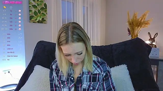 NyxaThorn online show from October 2025 02:41:01 PM