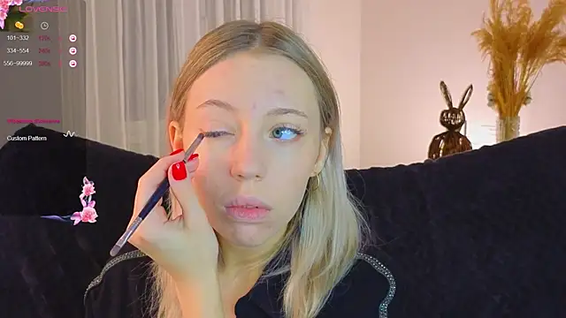 NyxaThorn online show from November 2025 02:35:01 PM