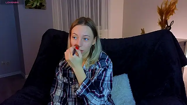 NyxaThorn online show from November 2025 02:42:01 PM