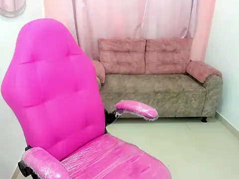 Emiss Jones online show from October 2025 01:34:01 PM