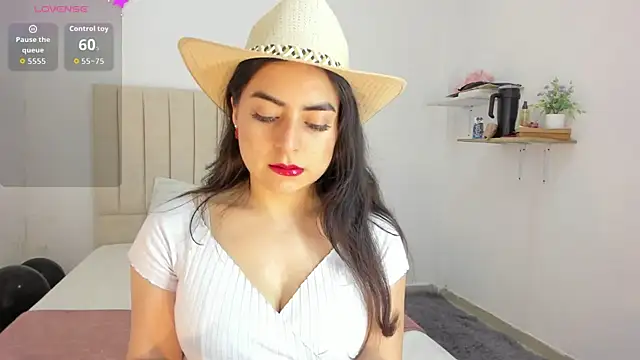 Snapshot of sashaa_petit chatting on September 2025 12:05:02 PM sashaa petit online show from September 2025 12:05:02 PM