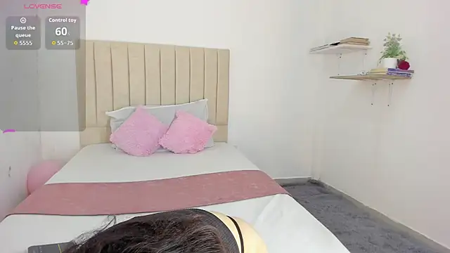 Snapshot of sashaa_petit chatting on September 2025 11:15:02 AM sashaa petit online show from September 2025 11:15:02 AM