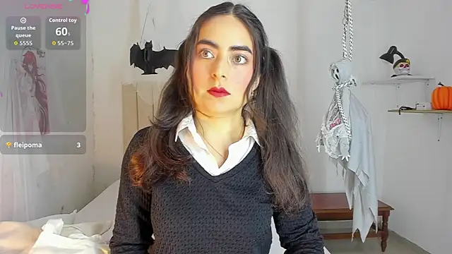 Snapshot of sashaa_petit chatting on October 2025 11:40:01 AM sashaa petit online show from October 2025 11:40:01 AM