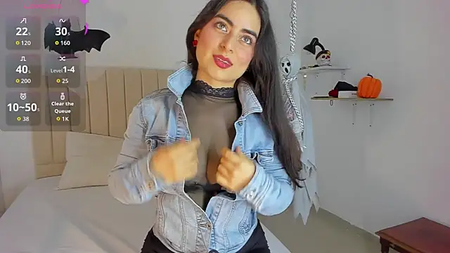 Snapshot of sashaa_petit chatting on October 2025 11:47:01 AM sashaa petit online show from October 2025 11:47:01 AM