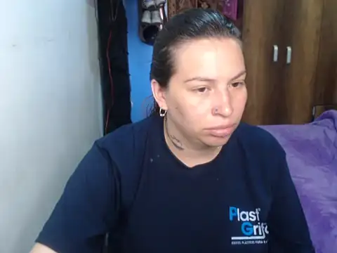 cloequeen15 online show from April 2026 01:25:02 PM