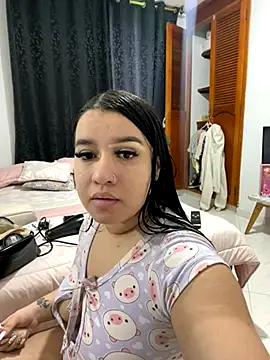 Snapshot of Aliciawhitee chatting on November 2025 12:08:02 AM Aliciawhitee online show from November 2025 12:08:02 AM