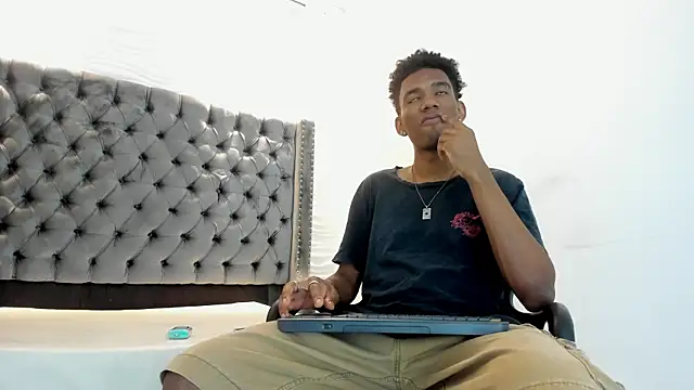 nero reyd online show from October 2025 07:23:02 PM