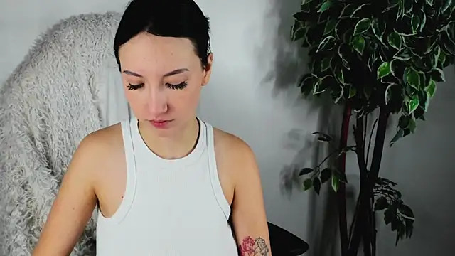 Snapshot of EileenMoores chatting on October 2025 12:11:01 PM EileenMoores online show from October 2025 12:11:01 PM