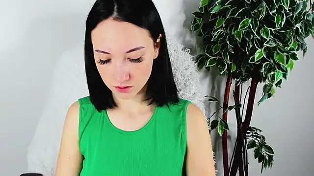 Snapshot of EileenMoores chatting on October 2025 12:08:02 PM EileenMoores online show from October 2025 12:08:02 PM