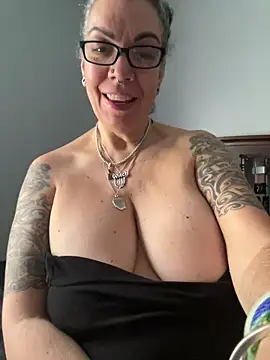 dieseldame1313 online show from December 2025 01:51:02 PM