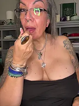 dieseldame1313 online show from February 2026 11:23:01 PM