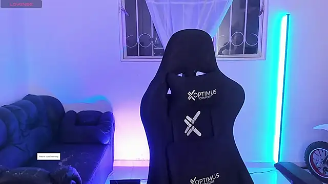 Snapshot of Aishelyng chatting on October 2025 10:18:02 PM Aishelyng online show from October 2025 10:18:02 PM