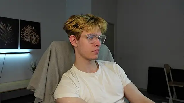 Logan Fraser online show from October 2025 06:22:02 AM