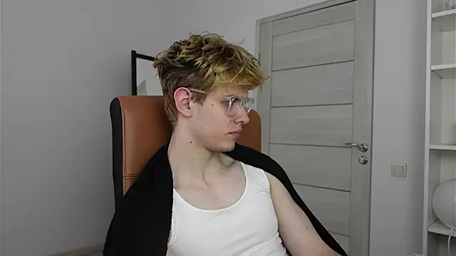 Logan Fraser online show from October 2025 12:25:02 PM